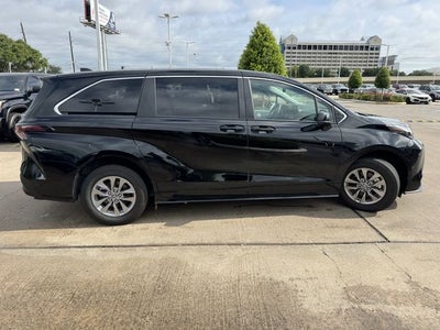 2026 Toyota Sienna LE 8 Passenger