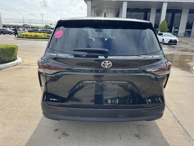 2026 Toyota Sienna LE 8 Passenger