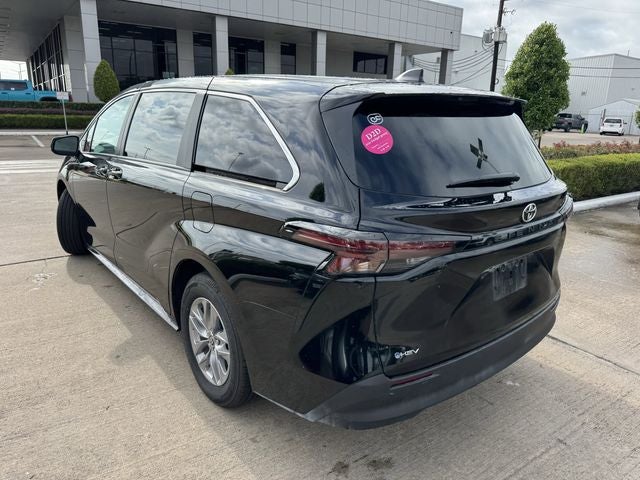 2026 Toyota Sienna LE 8 Passenger