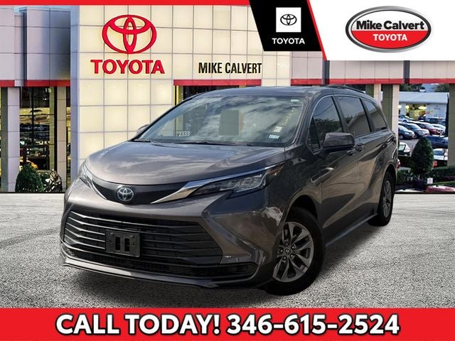 2022 Toyota Sienna LE 8 Passenger