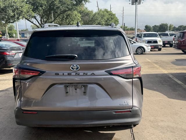 2022 Toyota Sienna LE 8 Passenger