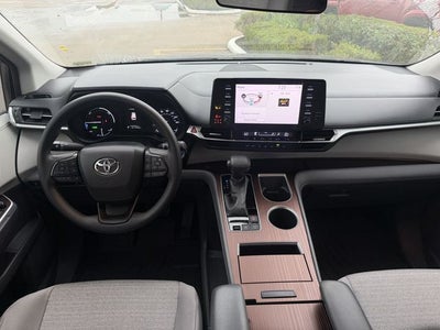 2022 Toyota Sienna LE 8 Passenger