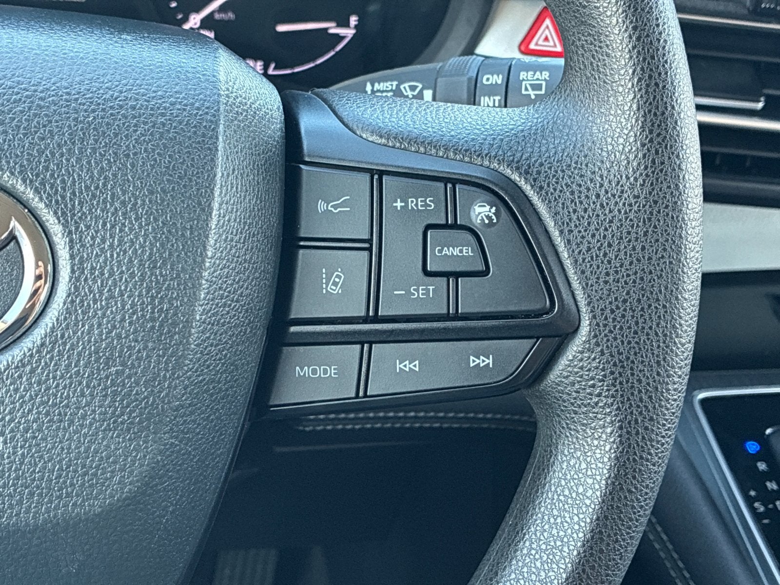 2025 Toyota Sienna 28