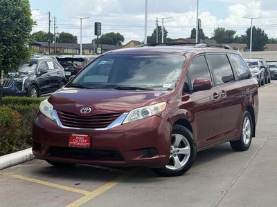 2017 Toyota Sienna LE 8 Passenger