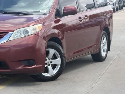 2017 Toyota Sienna LE 8 Passenger