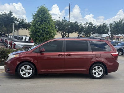 2017 Toyota Sienna LE 8 Passenger