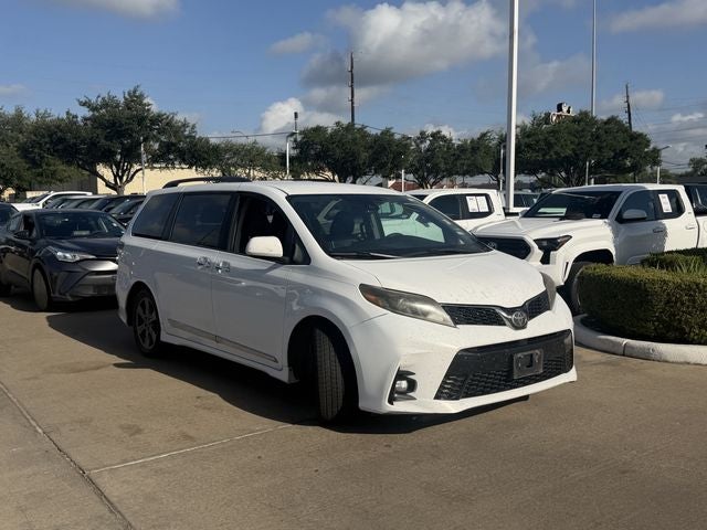 2018 Toyota Sienna SE 8 Passenger