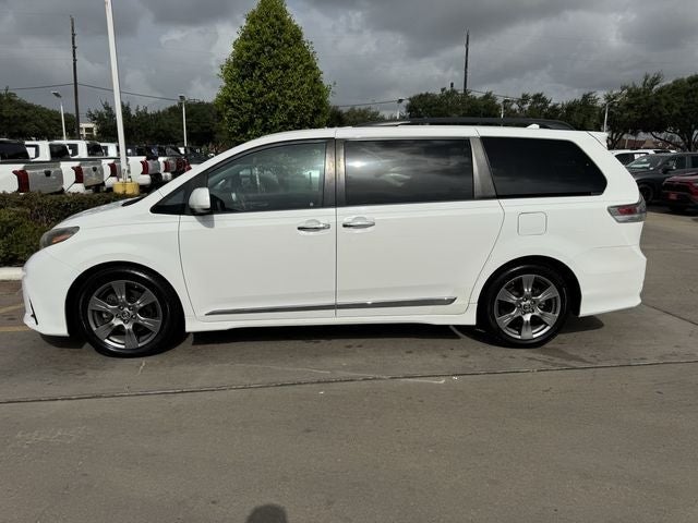 2018 Toyota Sienna SE 8 Passenger