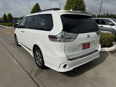 2018 Toyota Sienna SE 8 Passenger