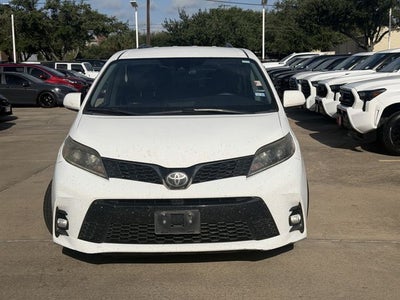 2018 Toyota Sienna SE 8 Passenger