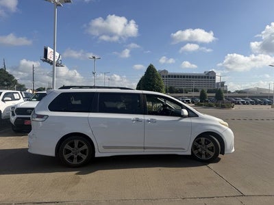 2018 Toyota Sienna SE 8 Passenger