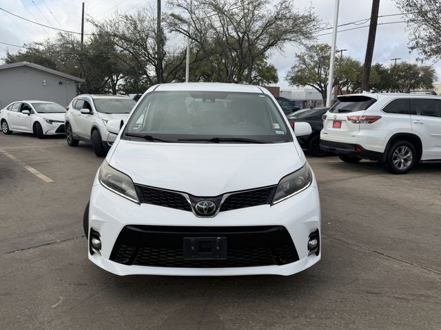2020 Toyota Sienna SE 8 Passenger