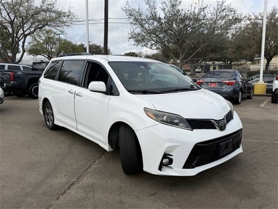 2020 Toyota Sienna SE 8 Passenger