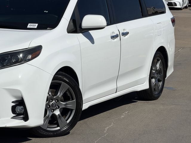 2020 Toyota Sienna SE 8 Passenger