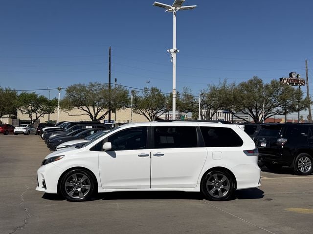 2020 Toyota Sienna SE 8 Passenger