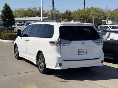 2020 Toyota Sienna SE 8 Passenger