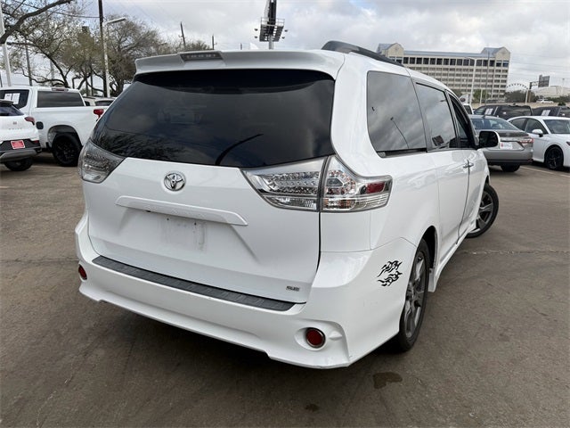 2020 Toyota Sienna SE 8 Passenger
