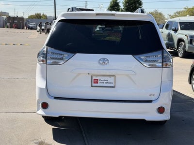 2020 Toyota Sienna SE 8 Passenger
