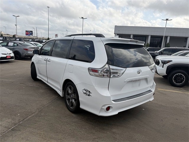 2020 Toyota Sienna SE 8 Passenger