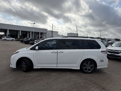 2020 Toyota Sienna SE 8 Passenger