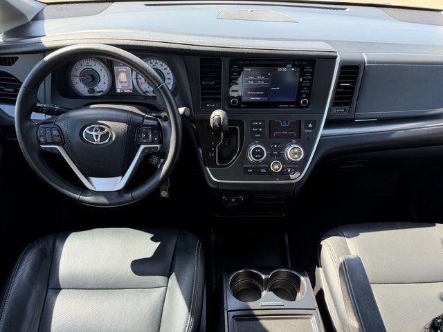 2020 Toyota Sienna SE 8 Passenger