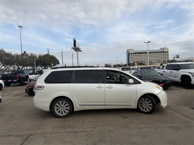 2012 Toyota Sienna Base 7 Passenger
