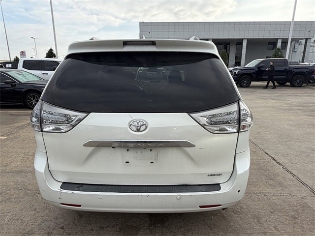 2012 Toyota Sienna Base 7 Passenger