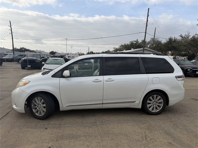 2012 Toyota Sienna Base 7 Passenger