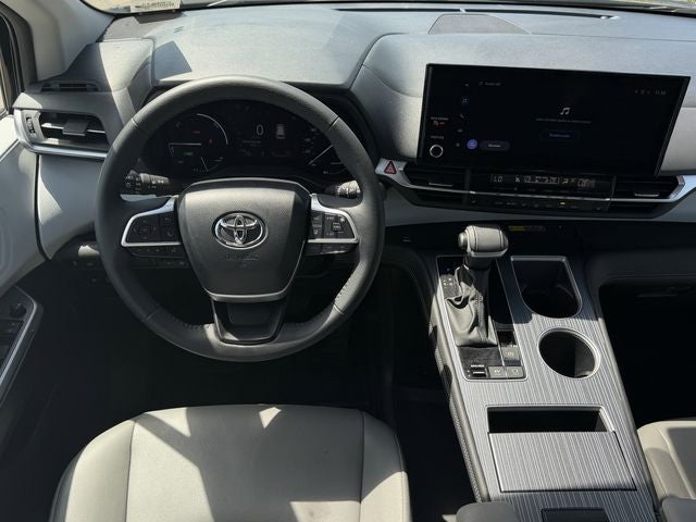 2025 Toyota Sienna XLE 8 Passenger