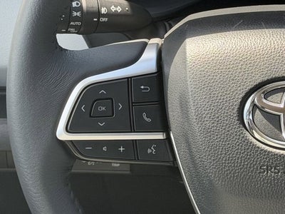 2025 Toyota Sienna XLE 8 Passenger