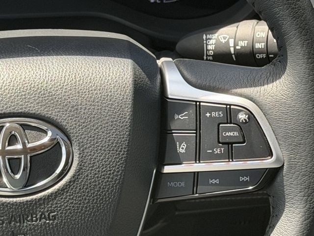 2025 Toyota Sienna XLE 8 Passenger