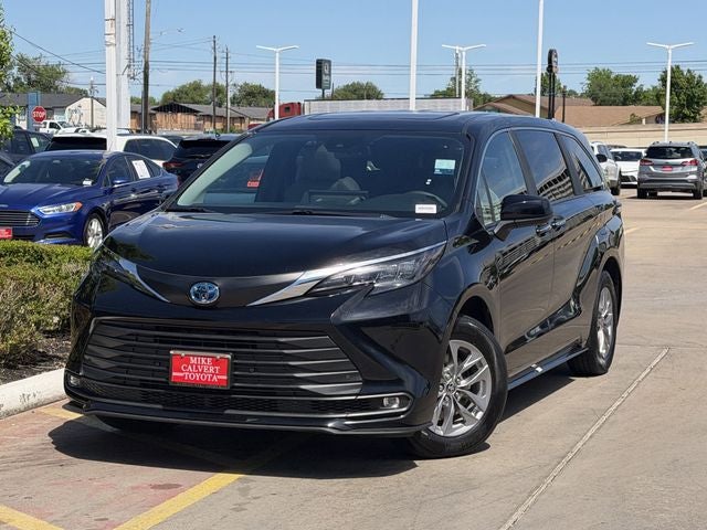 2025 Toyota Sienna XLE 8 Passenger
