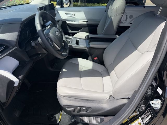 2025 Toyota Sienna XLE 8 Passenger