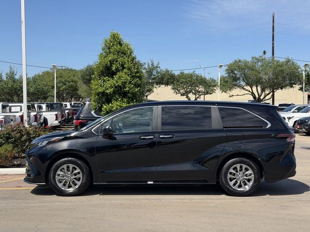2025 Toyota Sienna XLE 8 Passenger