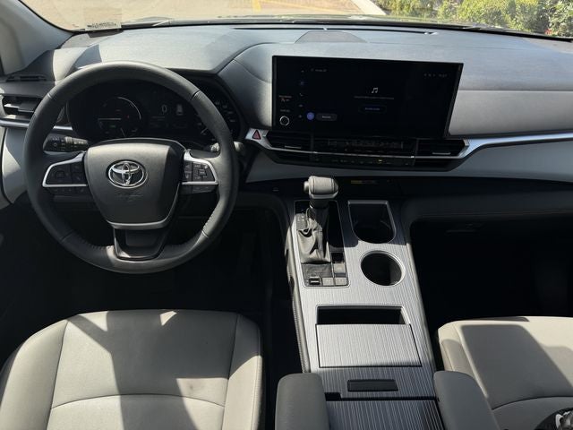 2025 Toyota Sienna XLE 8 Passenger