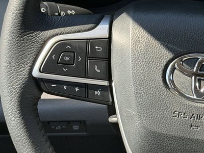 2023 Toyota Sienna XLE 8 Passenger