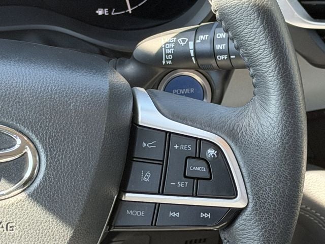 2023 Toyota Sienna XLE 8 Passenger