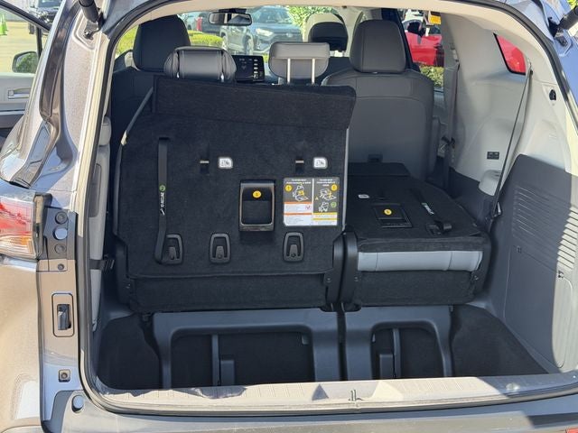 2023 Toyota Sienna XLE 8 Passenger