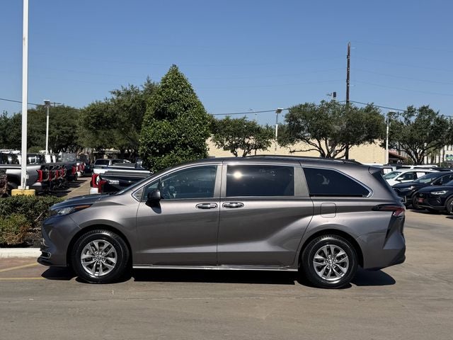 2023 Toyota Sienna XLE 8 Passenger