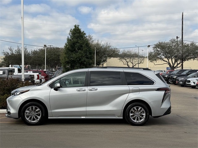 2024 Toyota Sienna XLE 8 Passenger