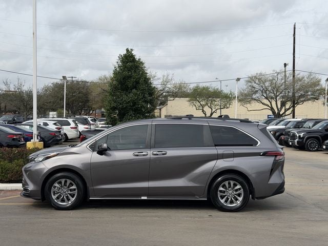 2022 Toyota Sienna XLE 7 Passenger