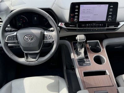 2023 Toyota Sienna XLE 8 Passenger