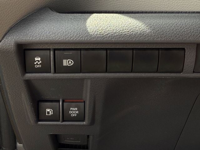 2023 Toyota Sienna XLE 8 Passenger