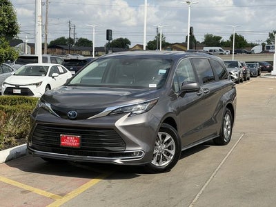2023 Toyota Sienna XLE 8 Passenger