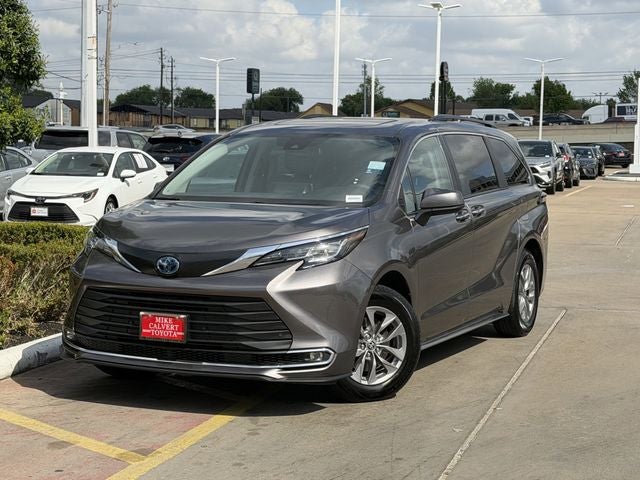 2023 Toyota Sienna XLE 8 Passenger