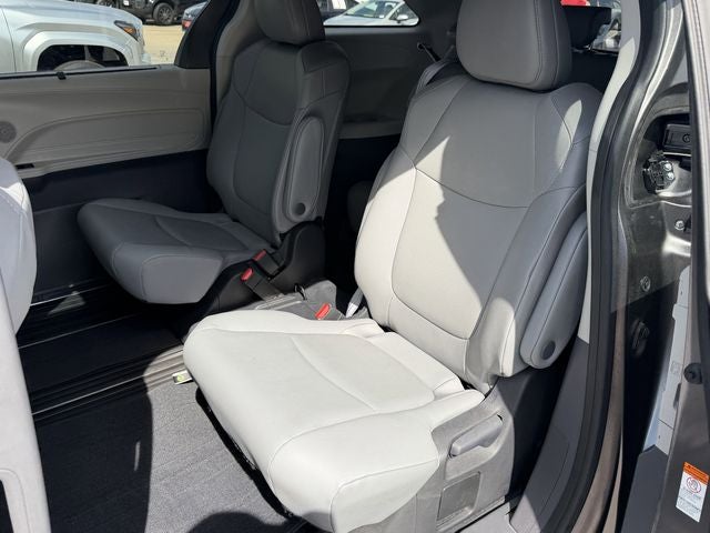 2023 Toyota Sienna XLE 8 Passenger