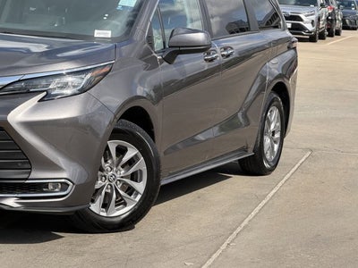 2023 Toyota Sienna XLE 8 Passenger