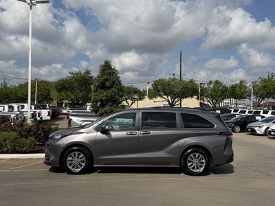 2023 Toyota Sienna XLE 8 Passenger