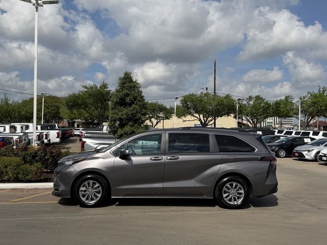 2023 Toyota Sienna XLE 8 Passenger