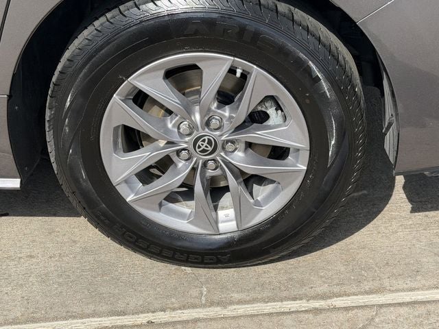 2023 Toyota Sienna XLE 8 Passenger